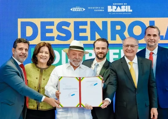 Imagem ilustrativa da imagem Governo lança programa para reduzir dívida de quem paga conta em dia
