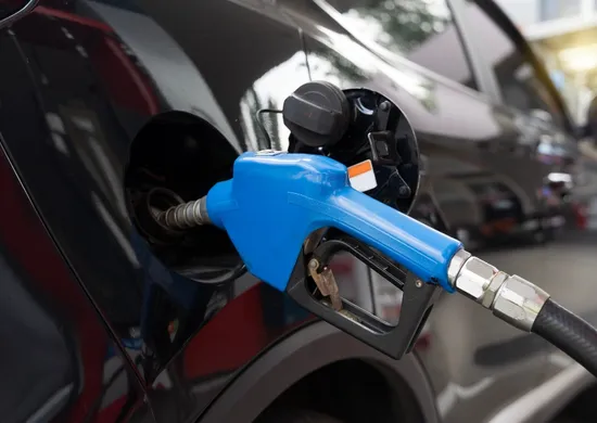 Imagem ilustrativa da imagem Governo vai começar a retirar subsídio de R$ 0,44 da gasolina, afirma ministro