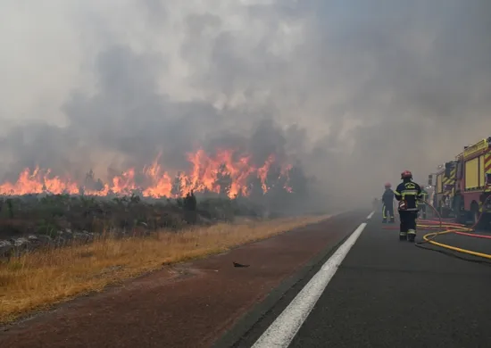 Imagem ilustrativa da imagem Incêndios na Europa obrigam mais de 300 mil pessoas a deixarem suas casas