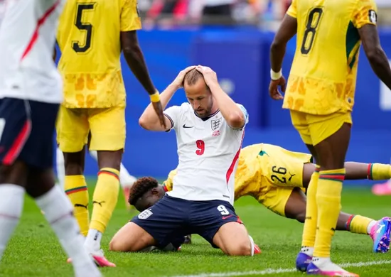 Imagem ilustrativa da imagem Inglaterra é contida por Gana em empate arrastado com gol incrível perdido por Kane