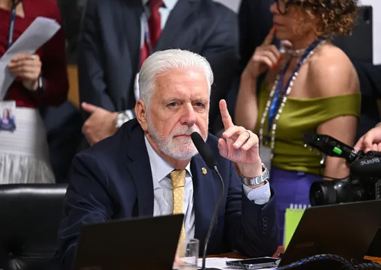 Imagem ilustrativa da imagem Jaques Wagner deixa liderança do governo no Senado após ser alvo da PF