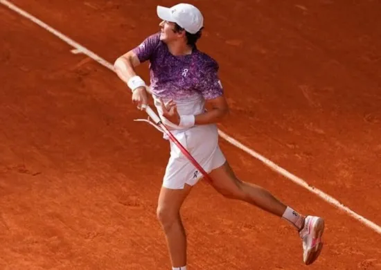 Imagem ilustrativa da imagem João Fonseca chega às quartas e iguala campanha de Thomaz Koch em Roland Garros