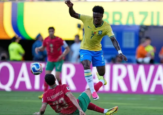 Imagem ilustrativa da imagem Jogada de Vinicius Junior evita derrota do Brasil para Marrocos em estreia na Copa