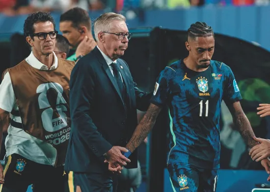 Imagem ilustrativa da imagem Lesão ameaça sequência de Raphinha na seleção
