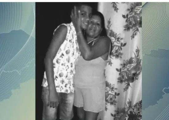 Imagem ilustrativa da imagem Mãe morre ao tentar salvar filho de execução dentro de casa em Abreu e Lima