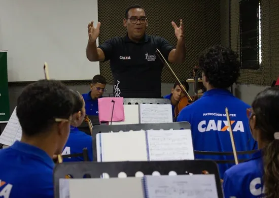 Imagem ilustrativa da imagem Maestro venezuelano Rafael Dommar é o novo regente da Orquestra Criança Cidadã