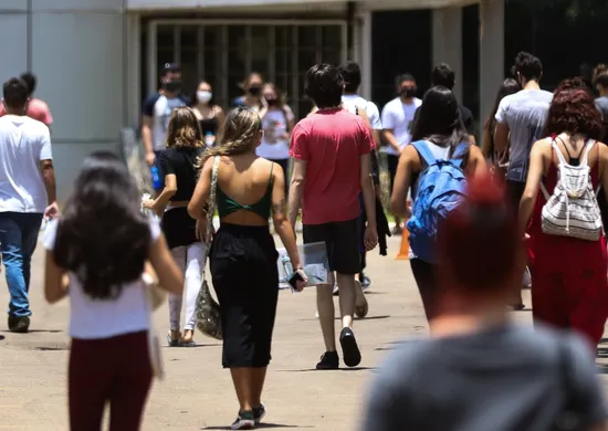 Imagem ilustrativa da imagem Mais de 54% dos graduandos já abandonaram curso para cuidar dos filhos