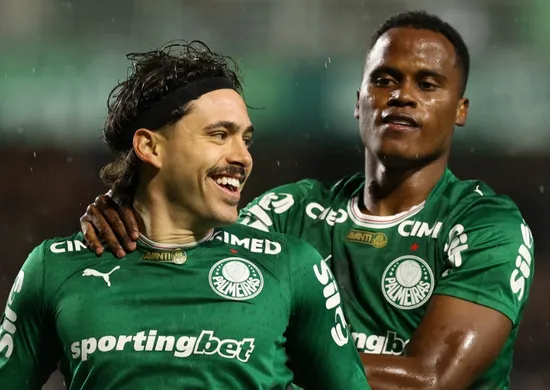 Imagem ilustrativa da imagem Maurício e Sosa resolvem e garantem vitória do Palmeiras sobre o Coritiba