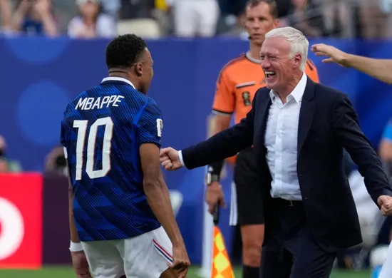 Imagem ilustrativa da imagem Mbappé e Deschamps exaltam vitória e alertam sobre força do Paraguai