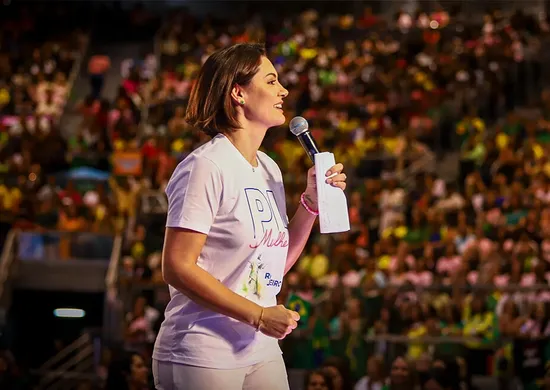 Imagem ilustrativa da imagem Michelle Bolsonaro convoca apoiadores a fiscalizarem transparência das eleições