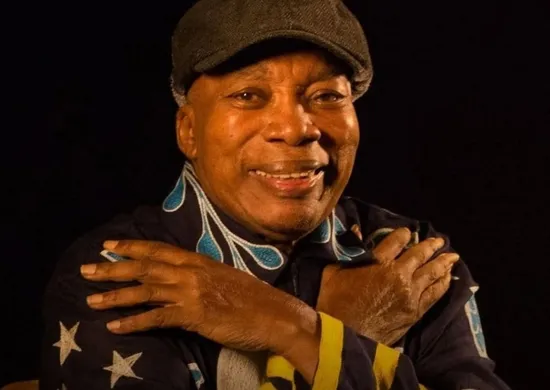 Imagem ilustrativa da imagem Milton Nascimento volta para casa após ser internado para tratar pneumonia