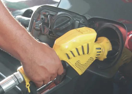 Imagem ilustrativa da imagem Ministério Público entra na Justiça para barrar a “nova gasolina”