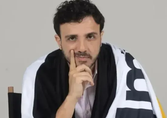 Imagem ilustrativa da imagem Missão antecipa convenção e oficializa Renan Santos como candidato à Presidência