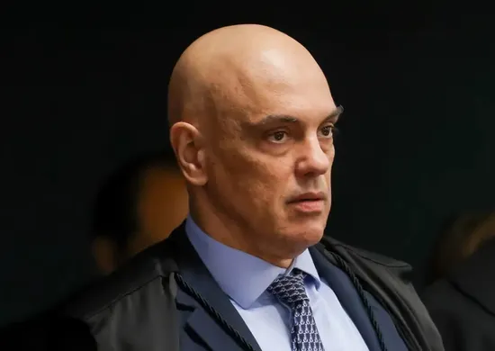 Imagem ilustrativa da imagem Moraes volta a pedir que PGR se manifeste sobre arma de Bolsonaro