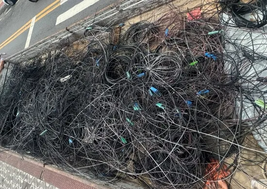 Imagem ilustrativa da imagem Mutirão de limpeza retira uma tonelada de fios em Guarapari