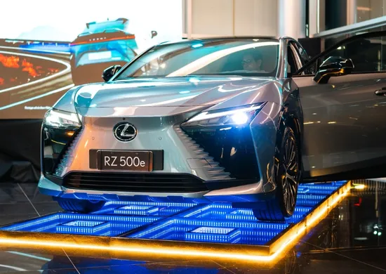 Imagem ilustrativa da imagem Novos elétricos Lexus RZ 500e e BYD Sealion 7 chegam ao mercado capixaba