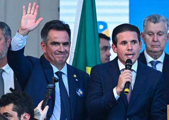Imagem ilustrativa da imagem PF diz que Vorcaro bancou despesas de viagem de Ciro Nogueira e Hugo Motta
