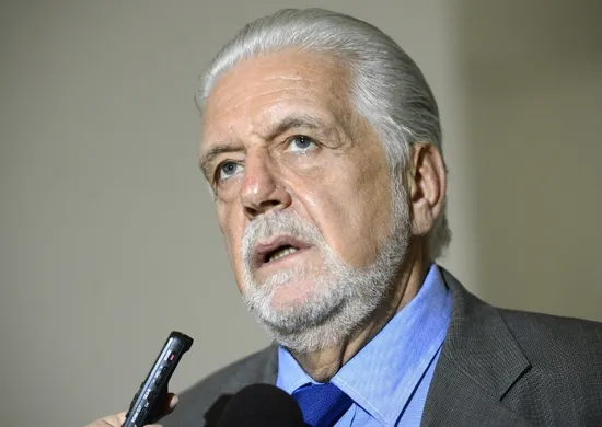 Imagem ilustrativa da imagem PF intima Jaques Wagner a depor sobre investigações do Banco Master