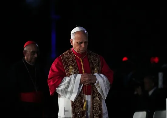 Imagem ilustrativa da imagem Papa Leão 14 celebra missa e inaugura torre na Sagrada Família, em Barcelona