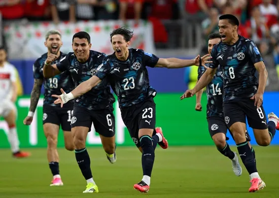 Imagem ilustrativa da imagem Paraguai vence, elimina Turquia e classifica EUA em 1º para segunda fase da Copa