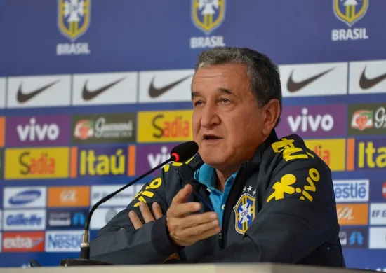 Imagem ilustrativa da imagem Carlos Alberto Parreira recebe alta após quase três meses internado