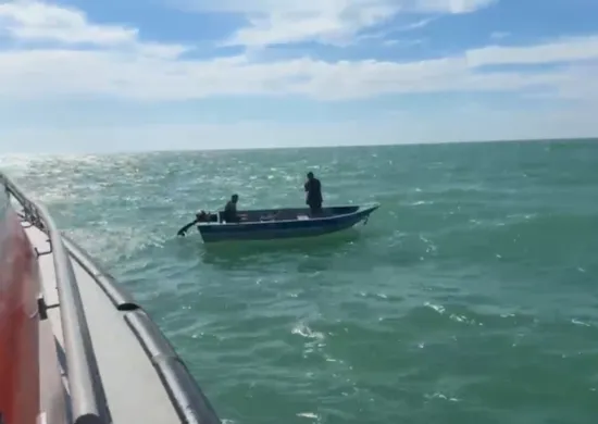 Imagem ilustrativa da imagem Pescadores são resgatados após passarem 5 horas à deriva no ES