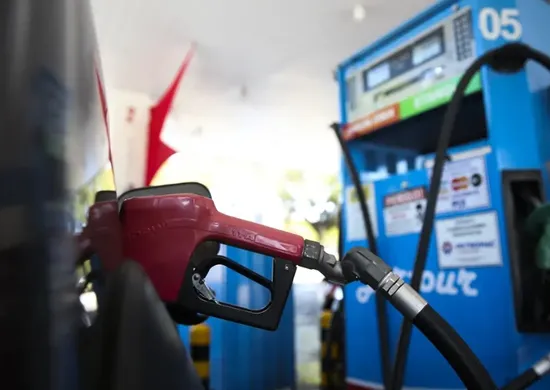 Imagem ilustrativa da imagem Petrobras anuncia redução do preço do diesel em R$ 0,35