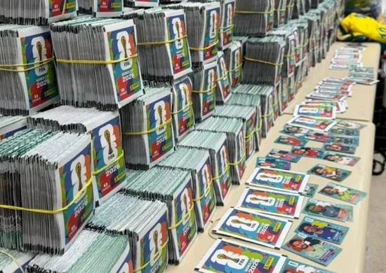 Imagem ilustrativa da imagem Polícia apreende 200 mil figurinhas falsificadas do álbum da Copa no RJ