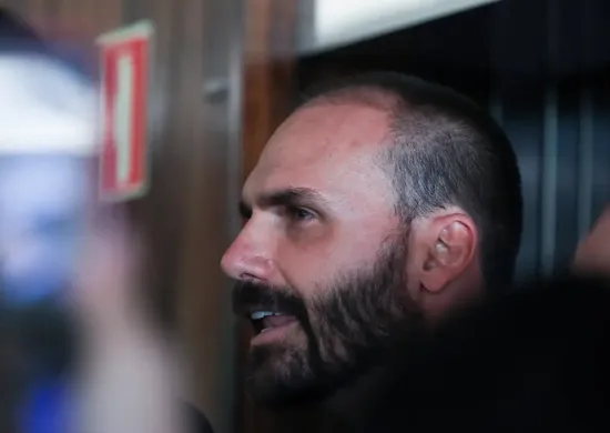 Imagem ilustrativa da imagem STF condena Eduardo Bolsonaro a inelegibilidade e a 4 anos de prisão
