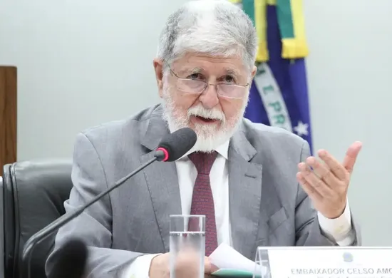 Imagem ilustrativa da imagem Pretexto para intervenção é inaceitável, diz Celso Amorim