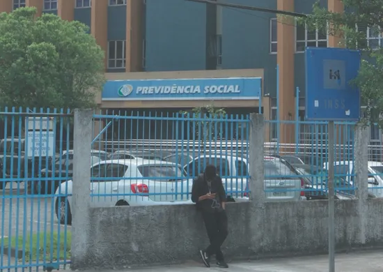 Imagem ilustrativa da imagem Previdência Social: fila do INSS cai, mas ainda tem 37 mil no ES