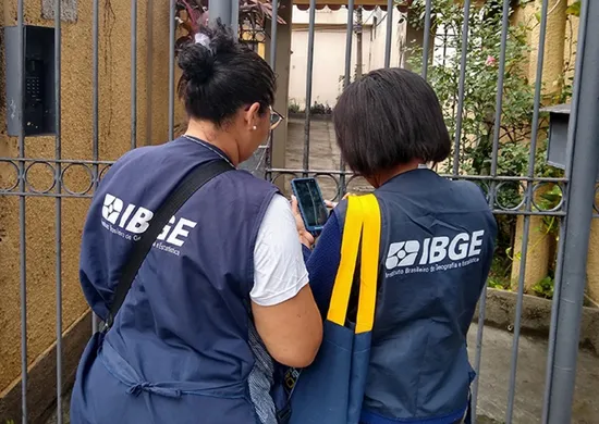 Imagem ilustrativa da imagem Processo seletivo do IBGE oferece mais de 8 mil vagas e salários até R$ 4 mil