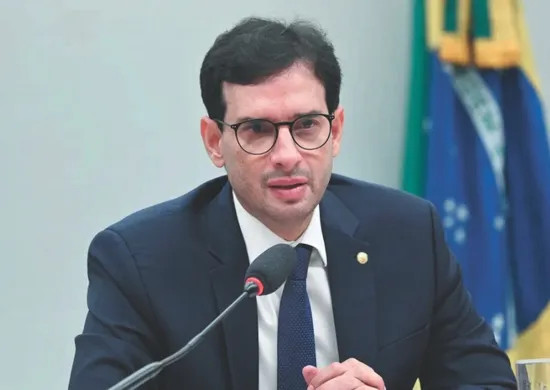 Imagem ilustrativa da imagem Relator defende mudança imediata na jornada de trabalho