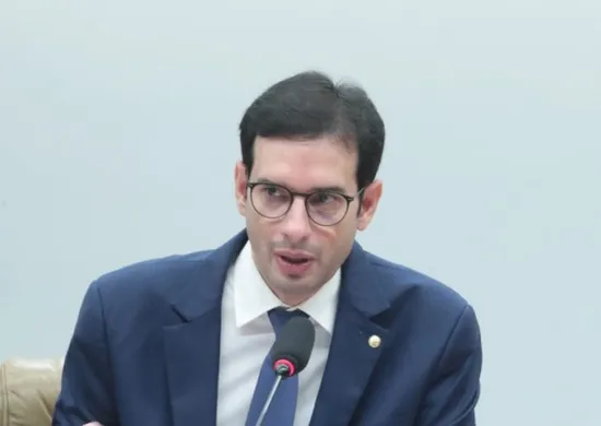 Imagem ilustrativa da imagem Relator mudará projeto de lei sobre 6x1 para evitar impacto em remuneração