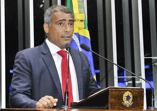 Imagem ilustrativa da imagem Romário diz que devolverá salário ao Senado e que não pediu licença para votar 6x1