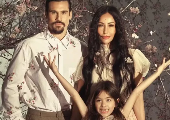Imagem ilustrativa da imagem Sabrina Sato e Nicolas Prattes anunciam gravidez: 'O amor floresceu'