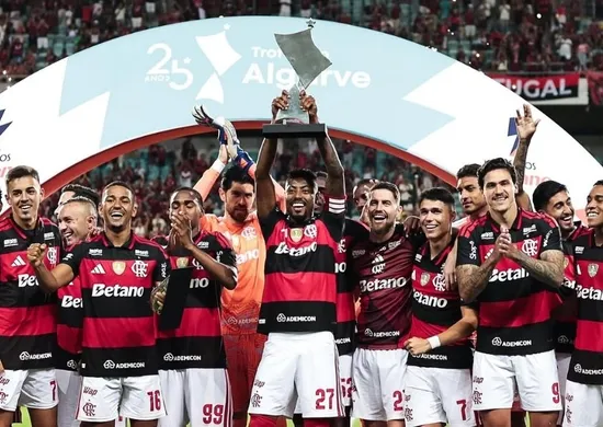 Imagem ilustrativa da imagem Samuel Lino é decisivo, Flamengo bate Benfica e leva Troféu do Algarve