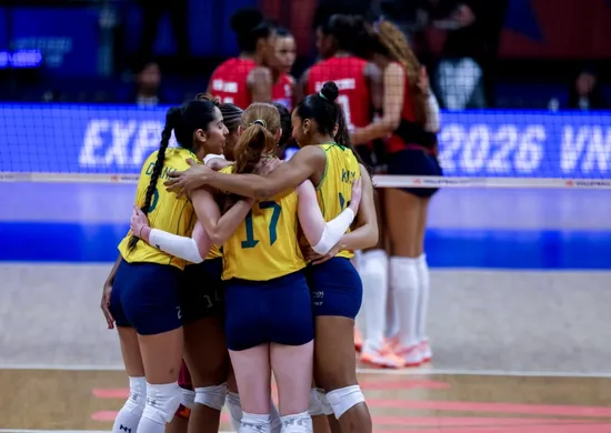 Imagem ilustrativa da imagem Seleção feminina de vôlei sofre no início, mas vence República Dominicana