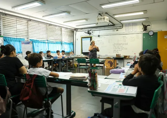 Imagem ilustrativa da imagem Senado aprova MP que estabelece piso de R$ 5.130 para professores