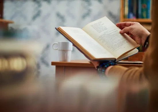 Imagem ilustrativa da imagem Sorteio de livros de romance e fantasia para assinantes de A Tribuna