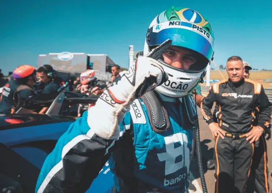 Imagem ilustrativa da imagem Stock Car: Baptista celebra 2ª vitória no ano