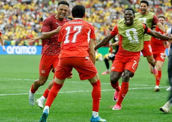 Imagem ilustrativa da imagem Suíça vence Colômbia nos pênaltis e encara Argentina nas quartas