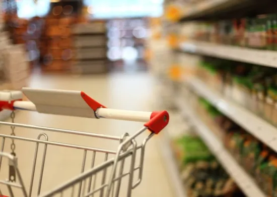 Imagem ilustrativa da imagem Supermercados e shoppings do ES vão fechar mais cedo nos dias de jogos do Brasil