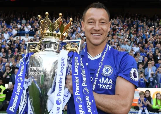 Imagem ilustrativa da imagem Terry critica elenco da Inglaterra para a Copa: 'Só temos 13 ou 15 jogadores"