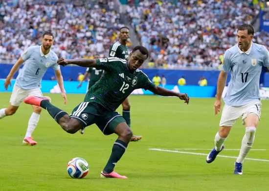 Imagem ilustrativa da imagem Uruguai empata com Arábia Saudita e Grupo H não tem vencedor na 1ª rodada da Copa
