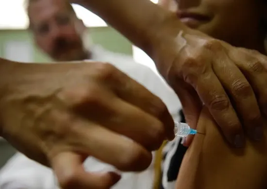 Imagem ilustrativa da imagem Vacinação de adolescentes de 15 a 19 anos contra o HPV é prorrogada