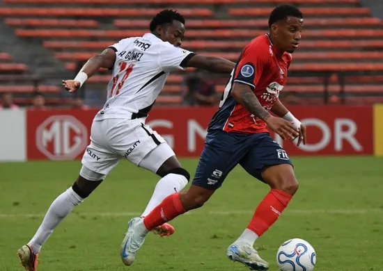 Imagem ilustrativa da imagem Vasco empata no fim contra o Independiente Medellín e define vaga na Sul-Americana