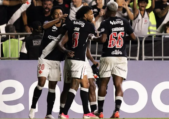 Imagem ilustrativa da imagem Vasco marca no fim, elimina o Independiente Medellín-COL e vai às oitavas da Sula