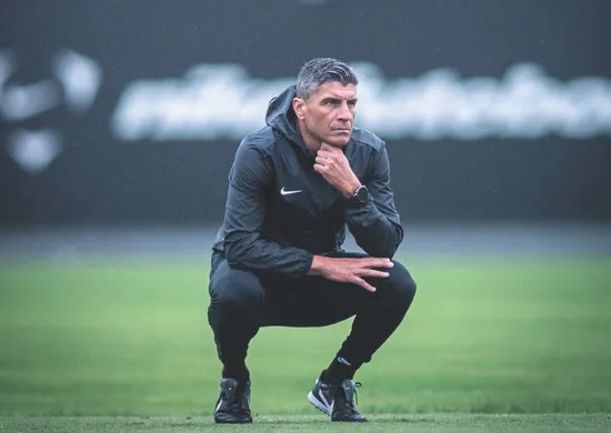 Imagem ilustrativa da imagem Vasco recomeça no Brasileirão com cara nova no banco