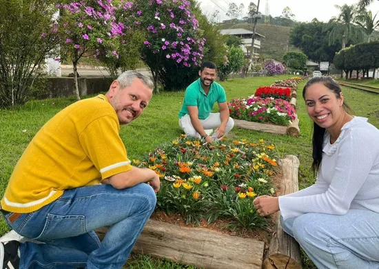 Imagem ilustrativa da imagem Vizinhos plantam mais de 15 mil flores em Marechal Floriano